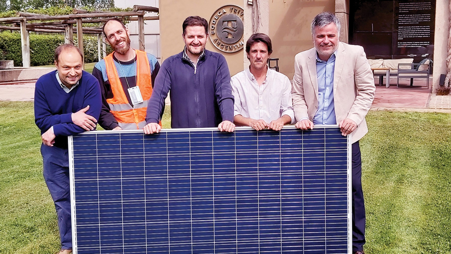 Bodega con planta fotovoltaica
