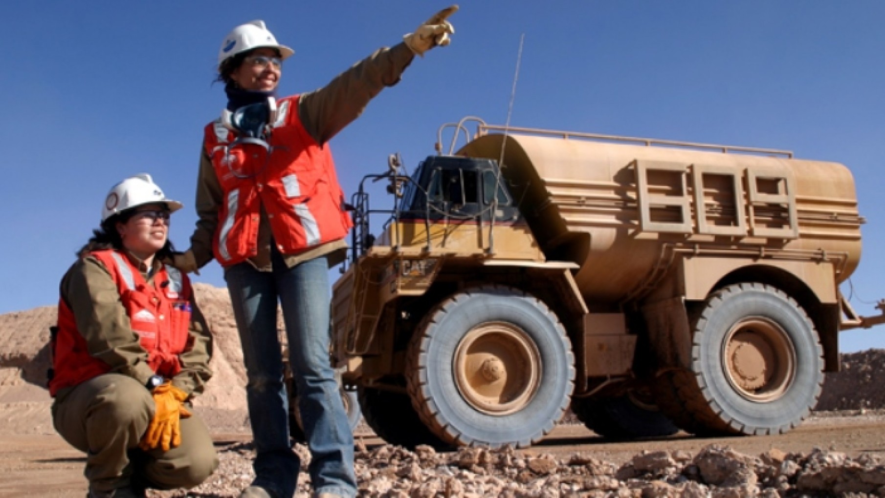 Crece la inclusión laboral de mujeres en el sector de la minería